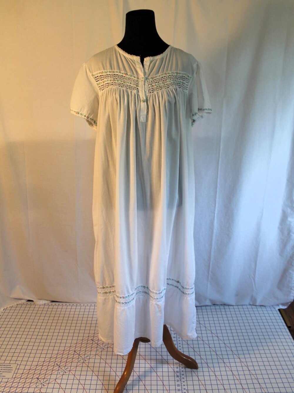 Erika Taylor Country Cottons White Maxi Nightgown Small